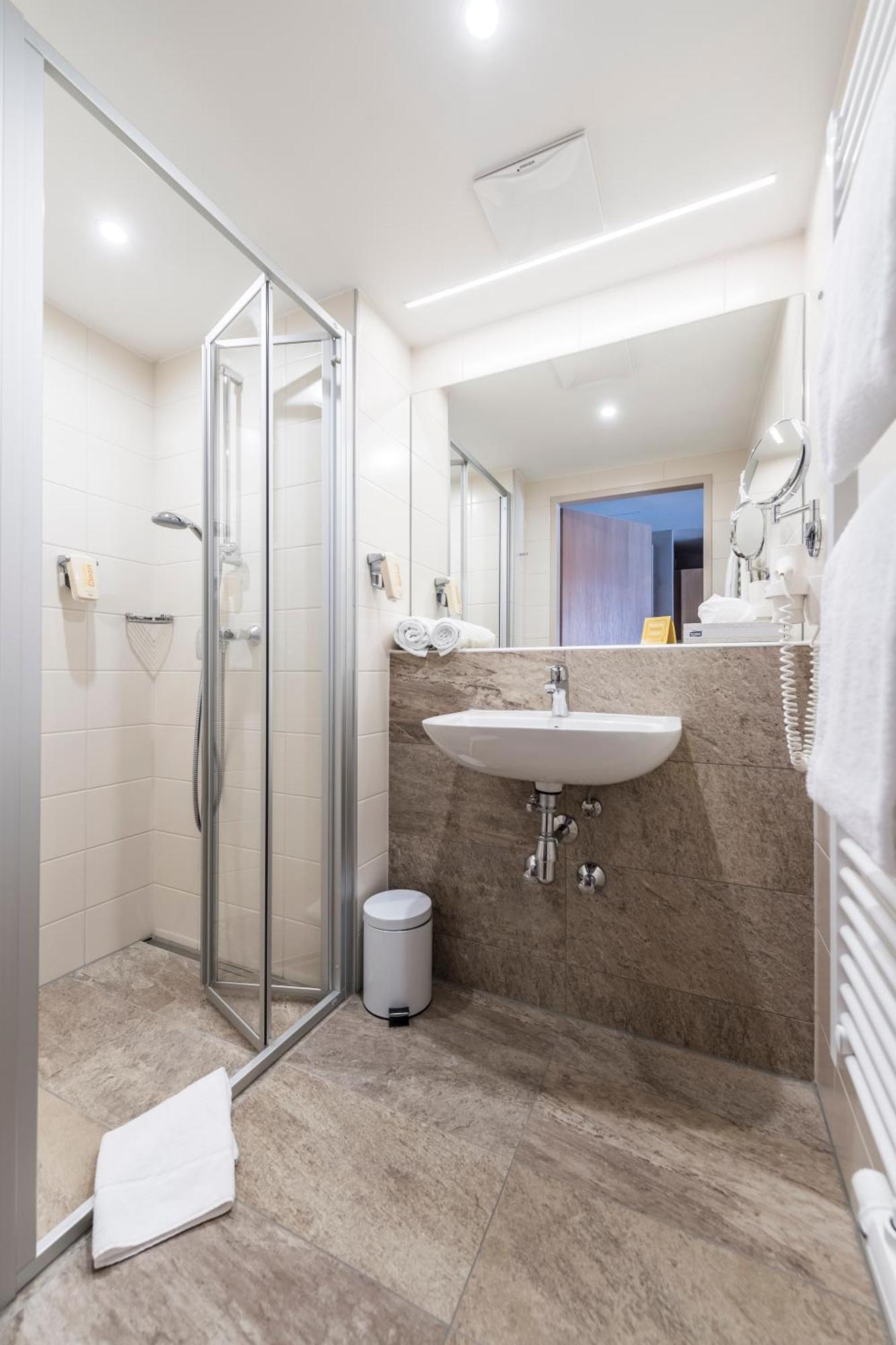 Jufa Hotel 그룬들시 외부 사진